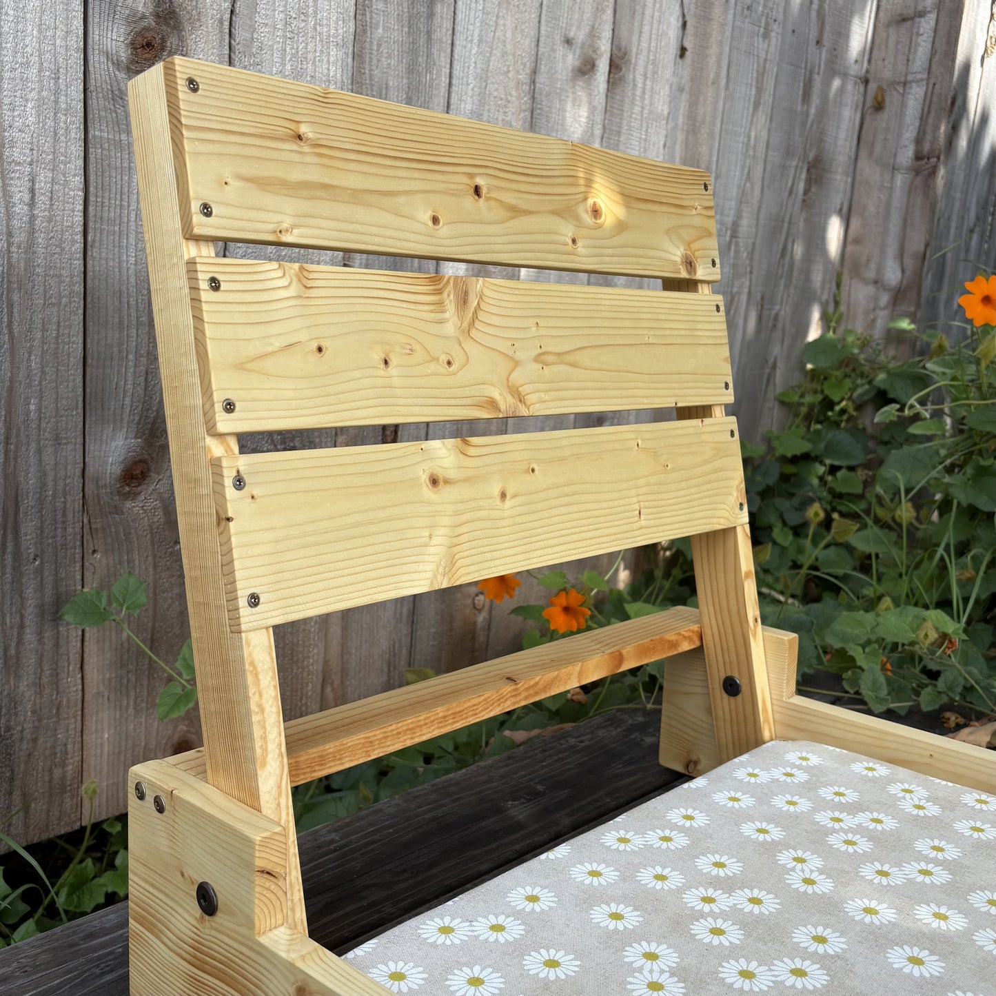The Baywood Beach Chair - Darlin' Daisy